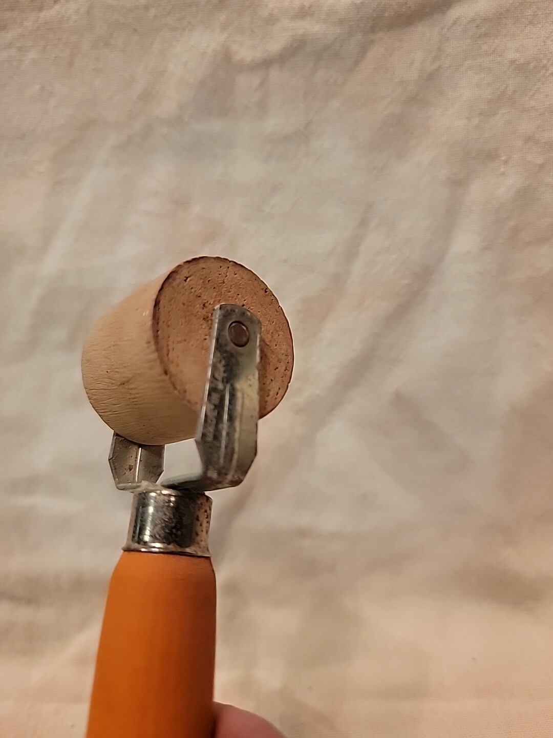 VINTAGE WARNER NO. 423 WOOD WOODEN HANDLE WALLPAPER SEAM ROLLER “NOS” /0824