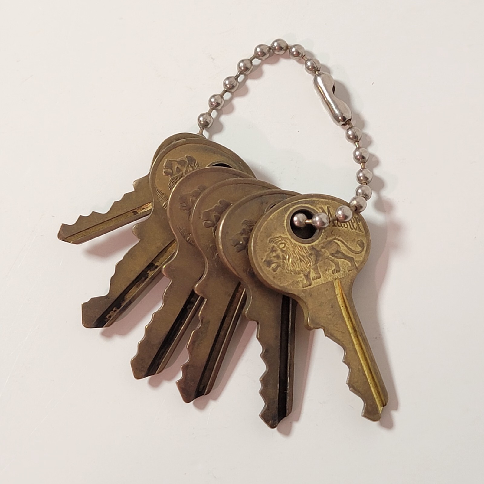 6 Vtg Master Lion Keys 5 Are Approx 1-5/8” And 1 Is Approx 1 3/8″ Collectible