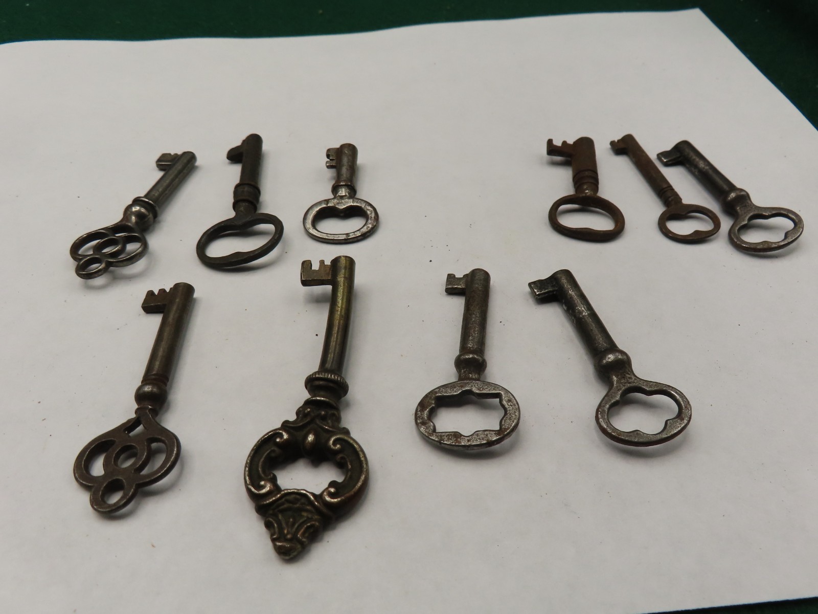 LOT OF 10 ANTIQUE OPEN BARREL CABINET DRAWER KEYS 1-1/2 “- 2-1/2” IN LENGTH