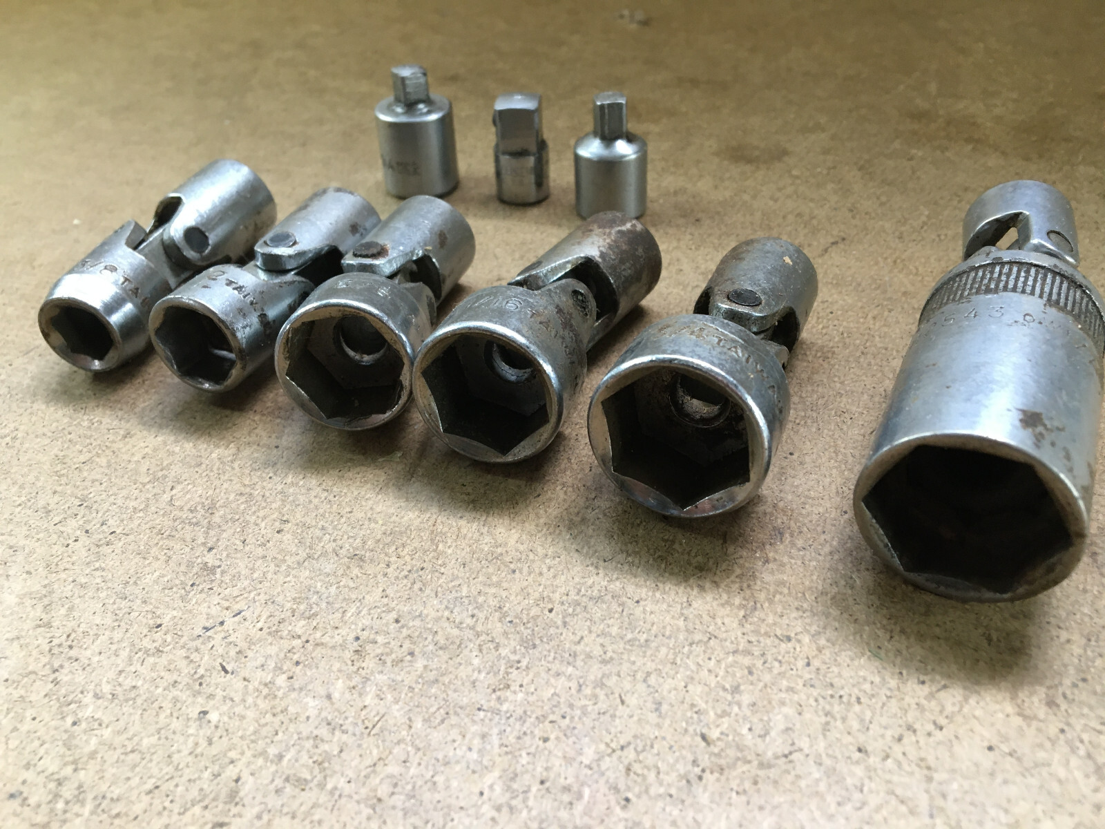 Vtg 3/8″ Drive Flex Sockets. Swivel. 3/8″ To 13/16″ And 3 Adaptors. Wizard.