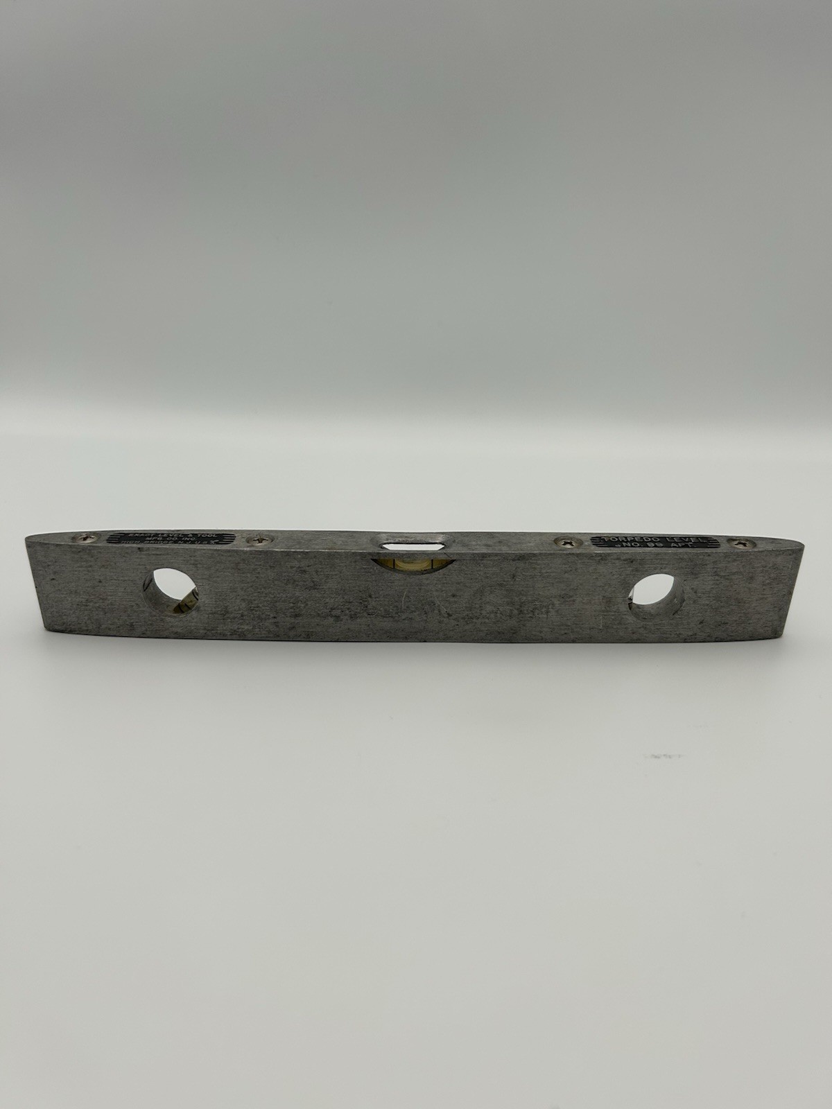 Vintage EXACT LEVEL & TOOL MFG. CO. #99 APT. 9″ Aluminum Torpedo Level