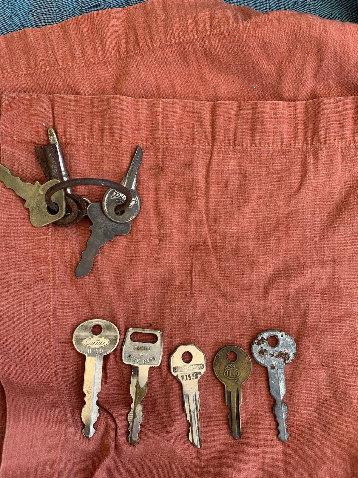 Mixed Lot of FORD & Other Vintage Automotive Keys Various Brands & Types