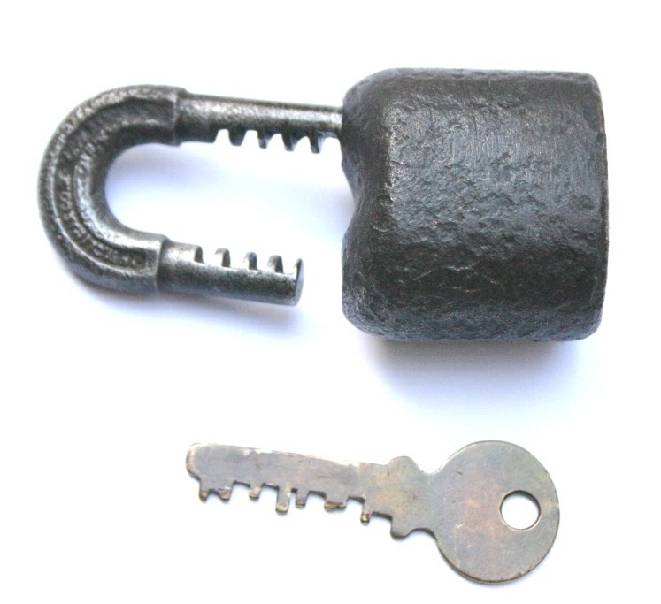 Antique JHW CLIMAX CO Cast Iron Scandinavian Style Padlock w/Key NEWARK NJ