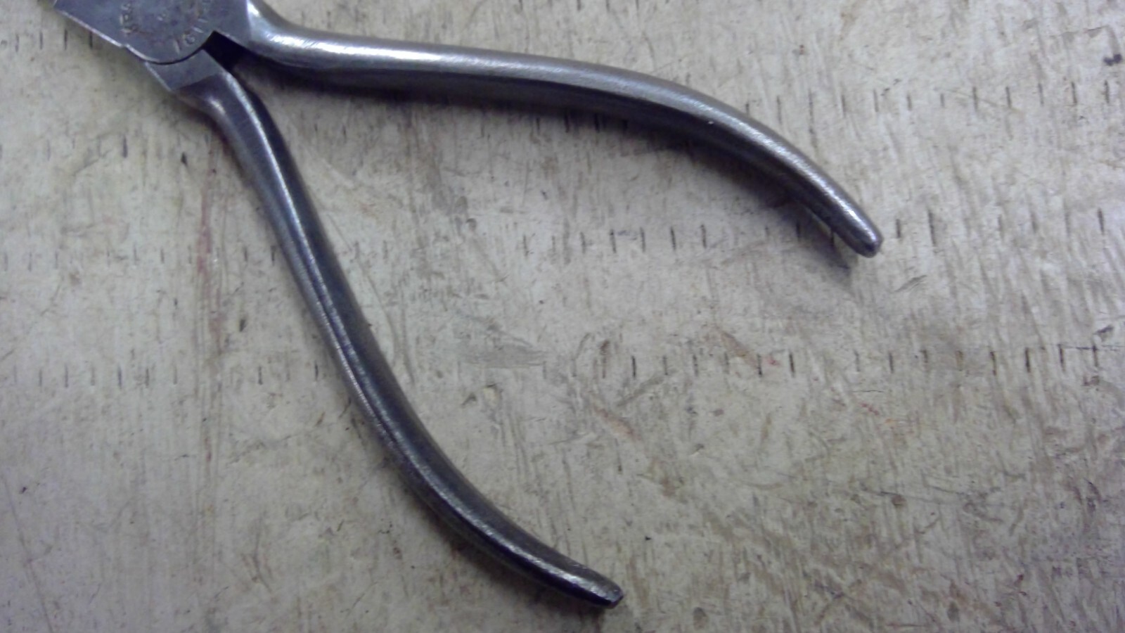 KRAEUTER #1611-6 ROUND NEEDLE NOSE PLIERS 6″ – Snap Ring Wire Forming Watchmaker