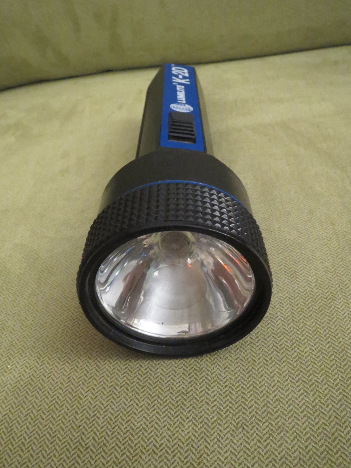 Lumilite K-2D 2-D Cell Flashlight, Black and Blue
