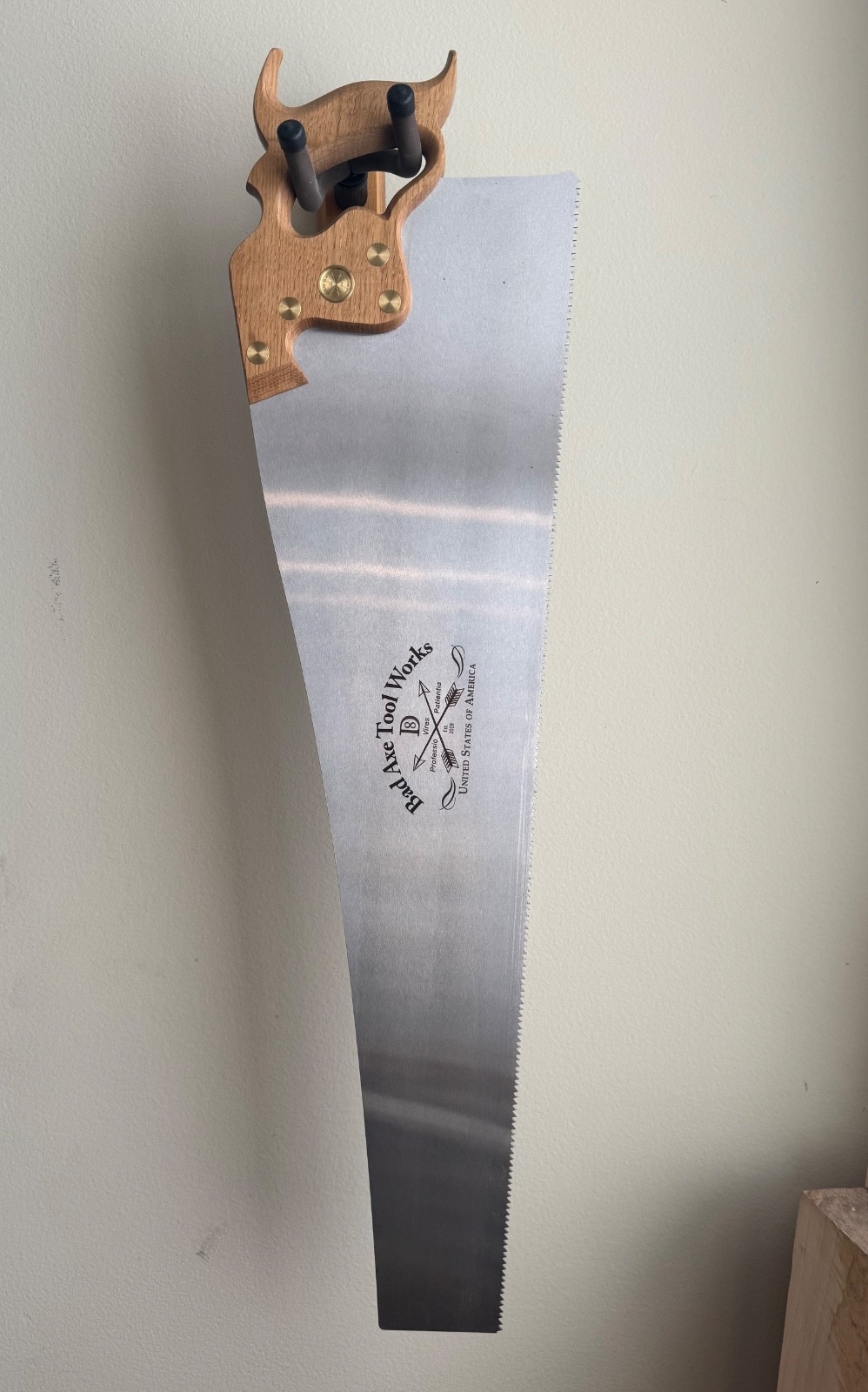 Bad Axe Toolworks 24″ Cross-Cut D8 Hand Saw 9ppi with White Oak Tote, New