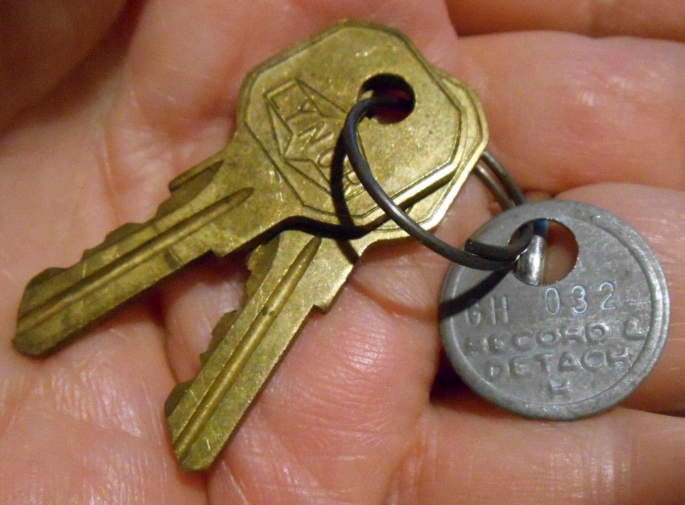 Lot of 2 Vintage Old Lynor TriMark RV Camper Truck Cap Door Brass Keys GH032