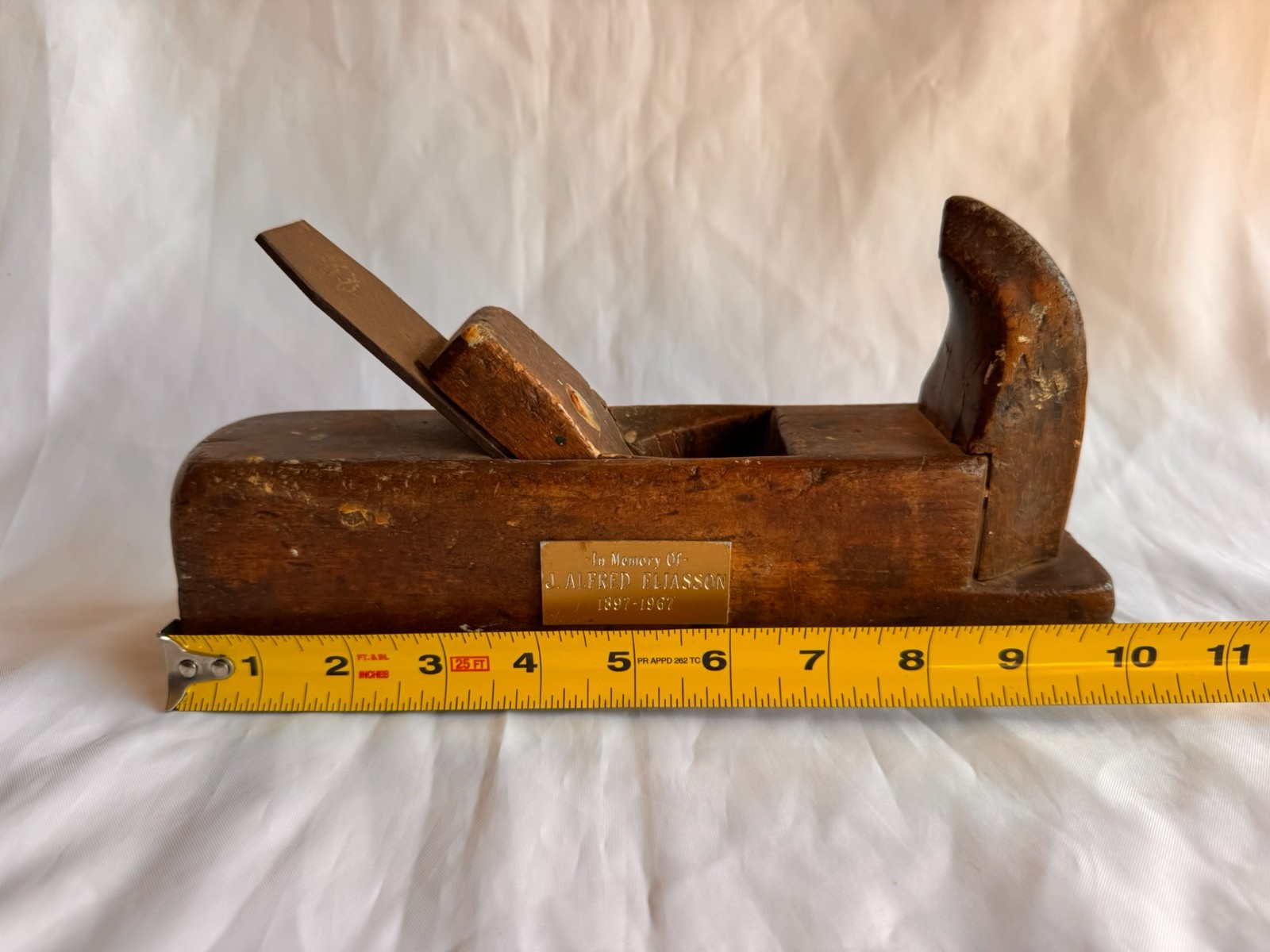 Vintage ERIK ANTON BERG ANTIQUE WOOD HAND PLANE PLANER w MEMORIAL PLAQUE