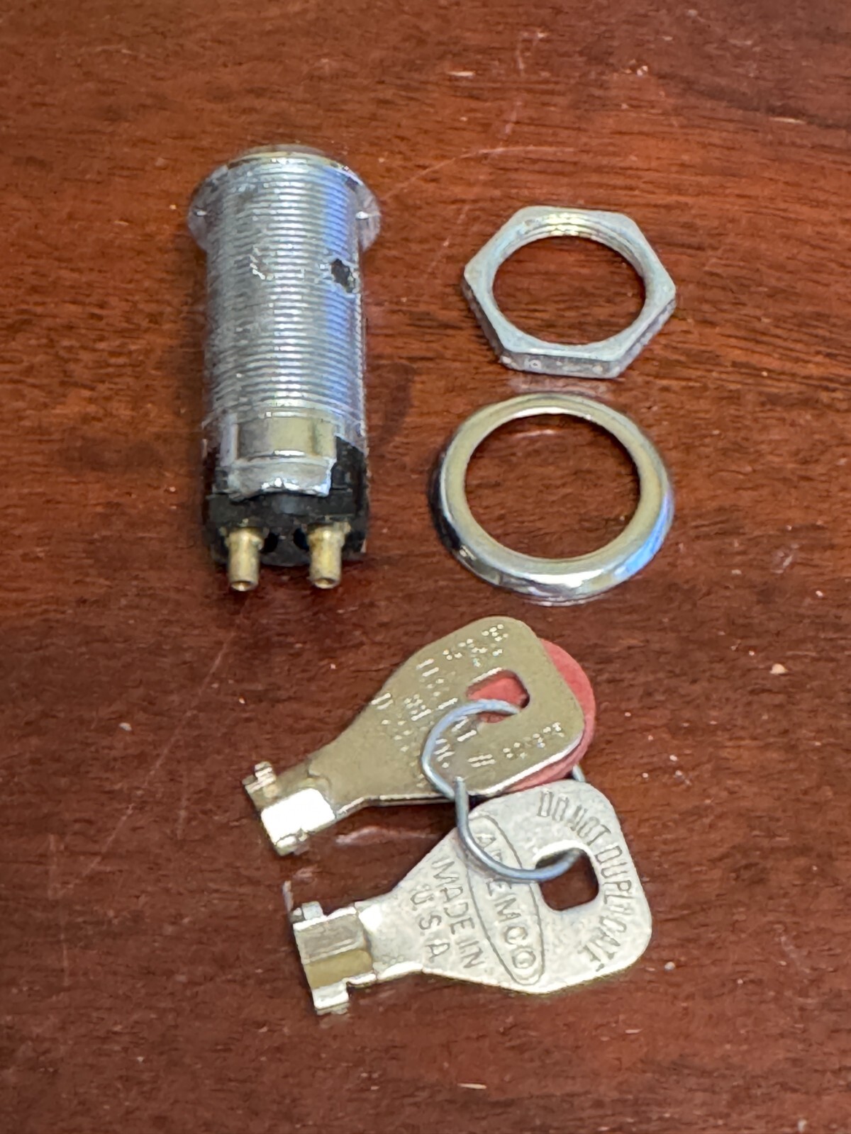 ADEMCO ON OFF KEY SWITCH- NEW OLD STOCK