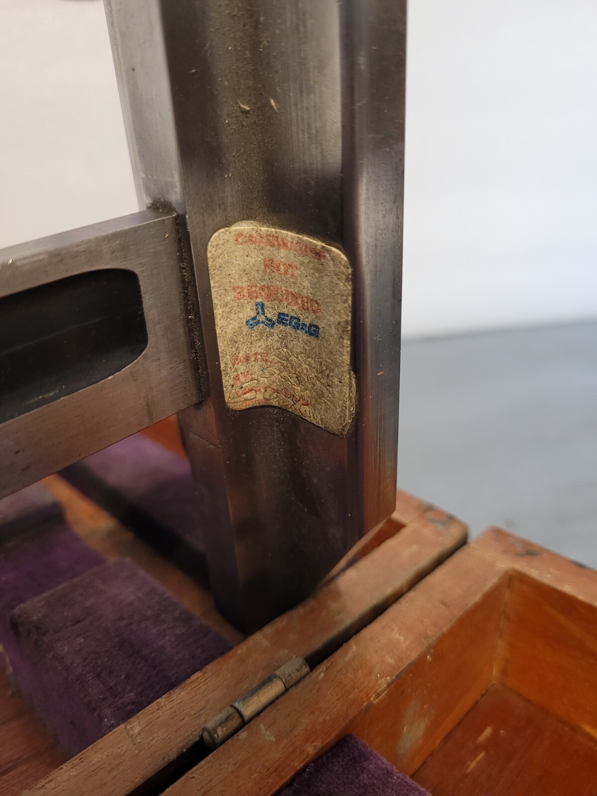 Vintage Brown & Sharpe Model 585 Vernier Height Gage 18″ Original Case USA Made