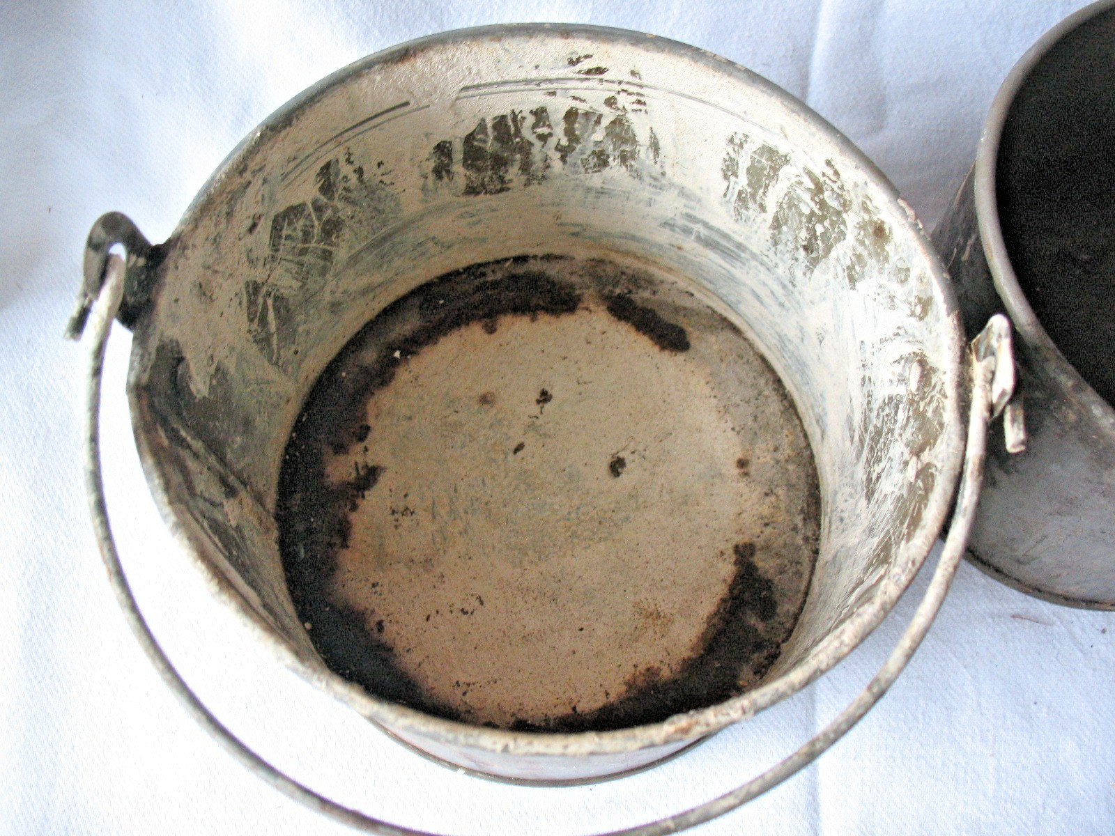 Pair old vintage Painter Decorators Metal Paint Pot Kettles with carry handles