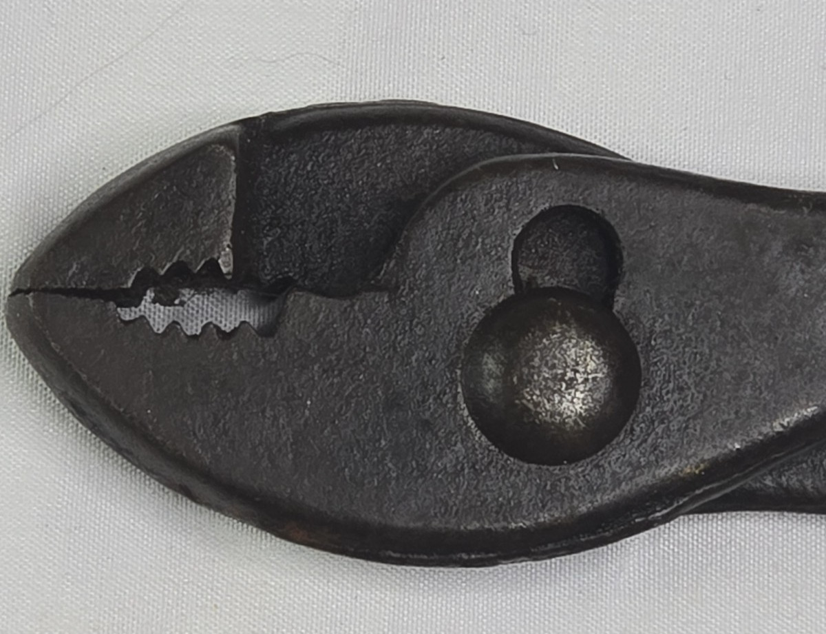 Ford Motor Co Script Trademark 6 1/2 Inch Pliers Moore Drop Forging USA