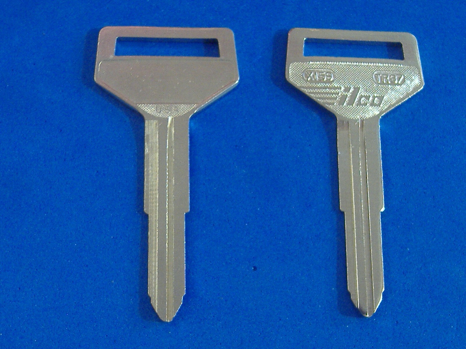 LOT OF TWO TR37 CLASSIC TOYOTA KEY BLANKS LOCKSMITH VINTAGE AUTO X159 TO37