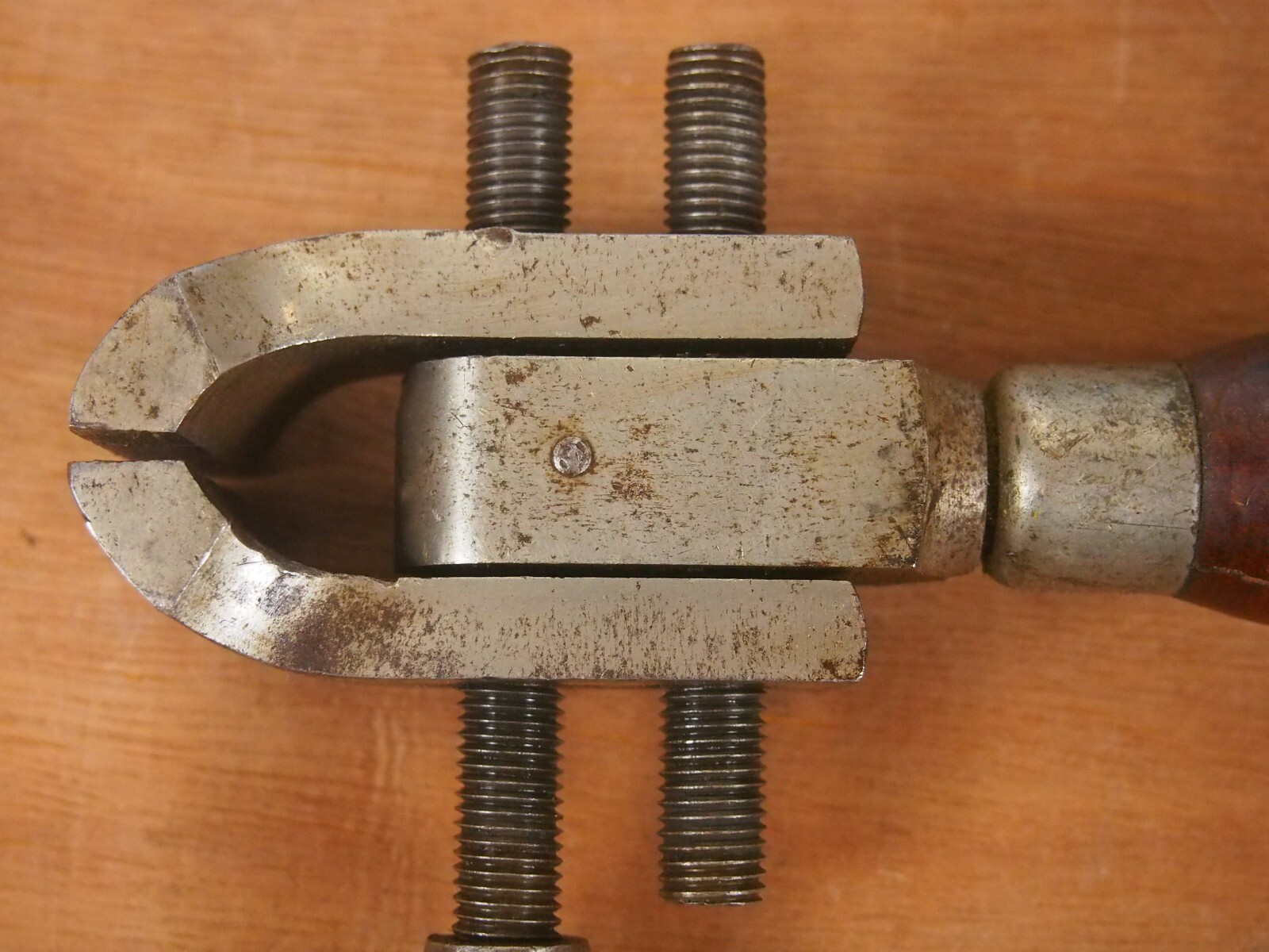 Goodell-Pratt Co. No. 97 Jeweler’s Parallel Jaw Geared Hand Vise w. Crest Logo
