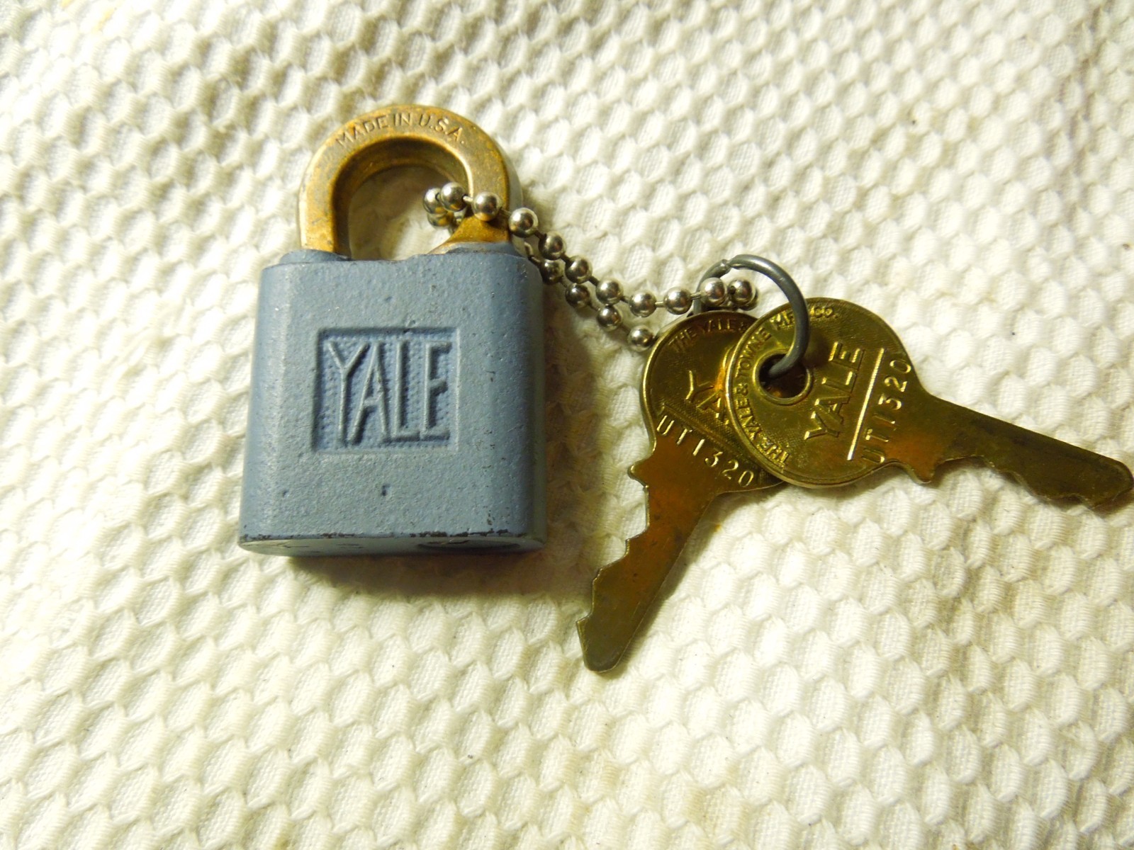 WWII U.S. Navy Yale Brass Push Key Padlock W/ 2 Original Keys NOS ?