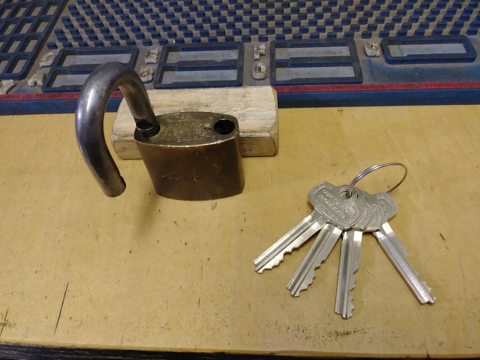 Vintage BEST Padlock ARMOUR S pinned orig R1.244 6 pin A new keys
