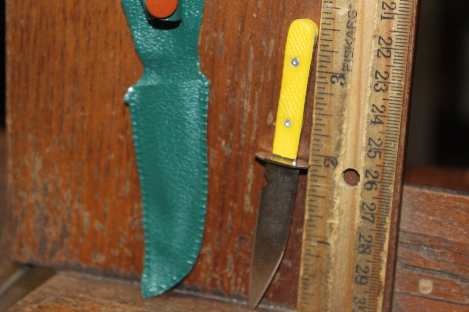 ONE (1) NOS 1970’s Hong Kong Toy Bowie Knife with Sheath 4″ Our Choice of Colors