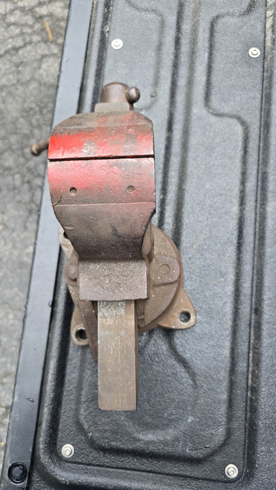 VINTAGE CHAS PARKER No.973 1/2 SWIVEL BENCH TOP VISE 3-1/2″ WIDE JAWS PAT. 1930