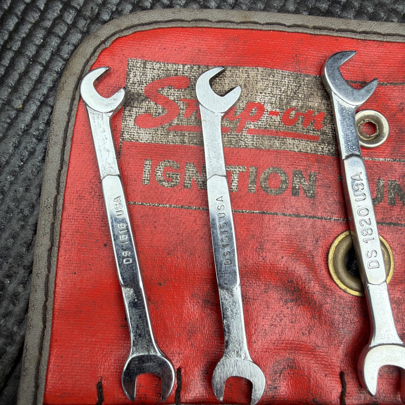 Snap-on USA 2011B-IT-K Ignition Partial Tune-Up Kit Set w/ C-111B Kit Bag