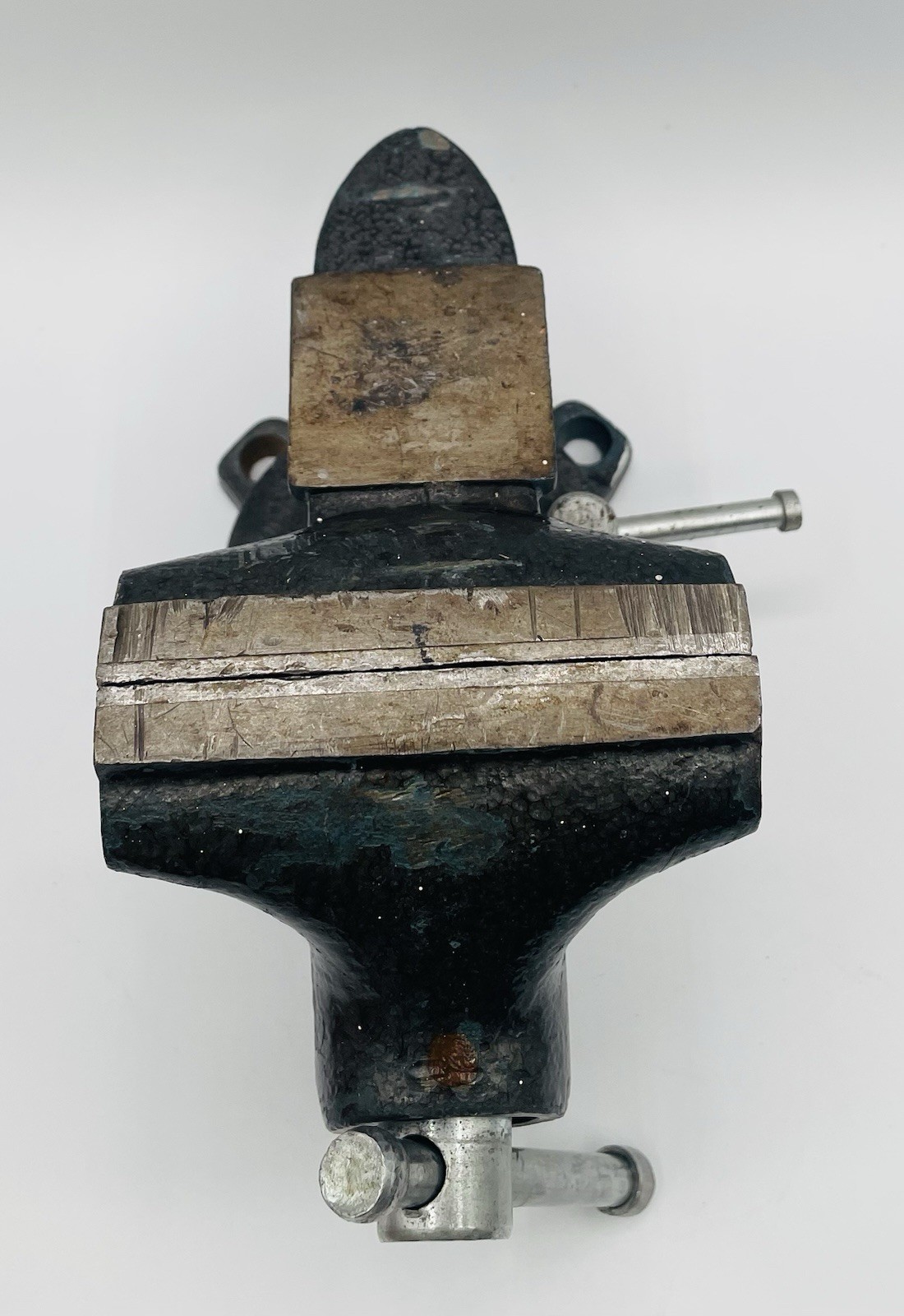 VINTAGE ANTIQUE BUFFALO #SV-4 MACHINIST METAL BENCH VISE WITH LOCKING SWIVEL