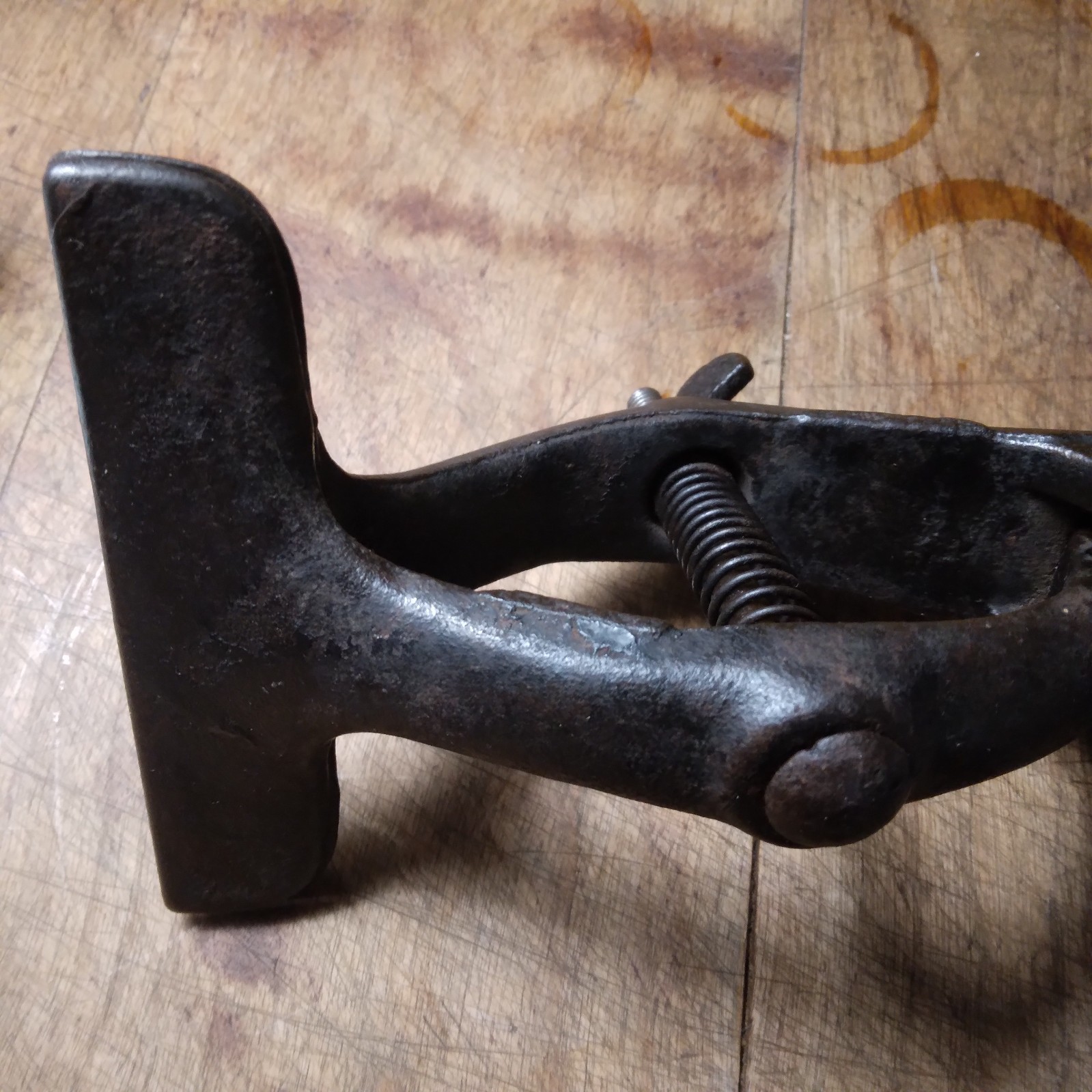 Antique Work Bench Mount Hand Saw Blade Sharpening Vise Cast Iron Black