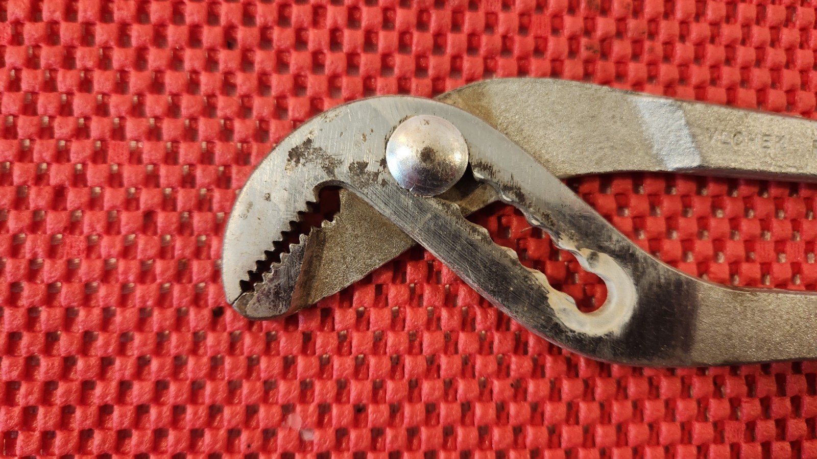 VINTAGE VLCHEK 7 POSITION TONGUE AND GROOVE PLIERS, 9 1/2″ LONG, MADE IN THE U.S