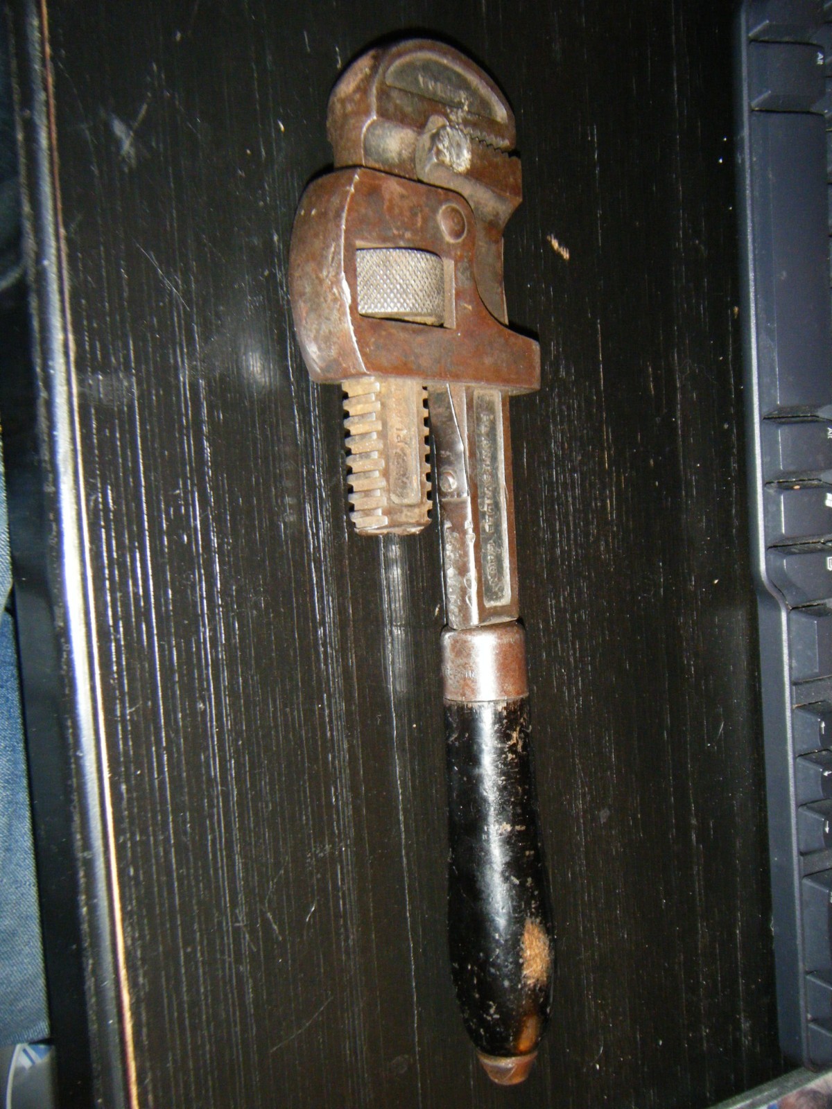 VINTAGE TOBRIN #14 PIPE/MONKEY WRENCH WOOD HANDLE 260426001