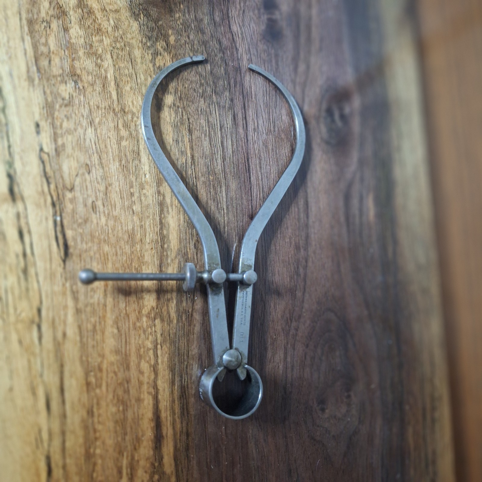 Brown & Sharpe 811 Outside Calipers, 7” OAL, Opens to 6 1/4”