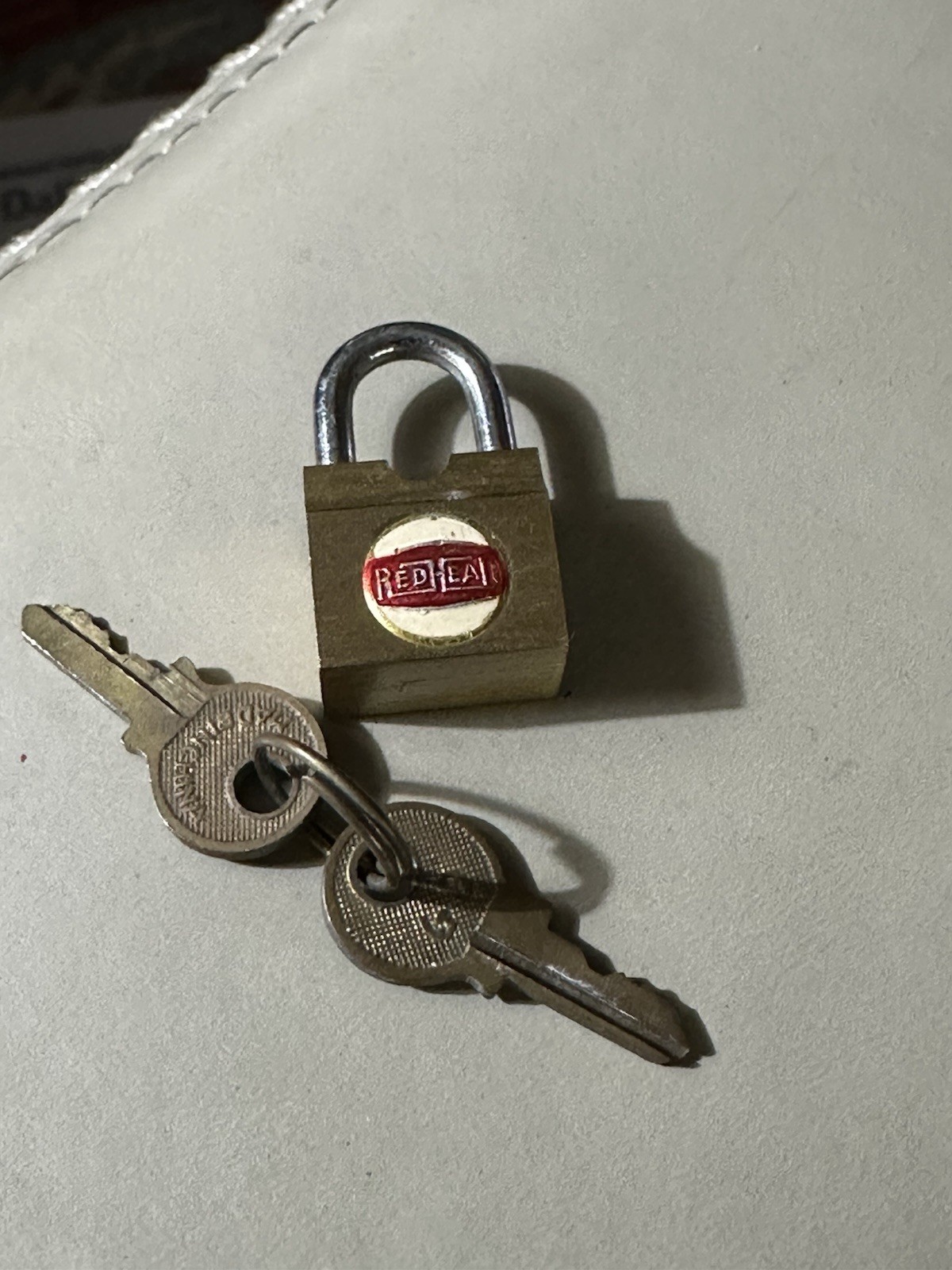 Vintage RED HEAD Brass Mini Padlock w/ 2 Keys Pristine CONDITION Approx 1″ Long