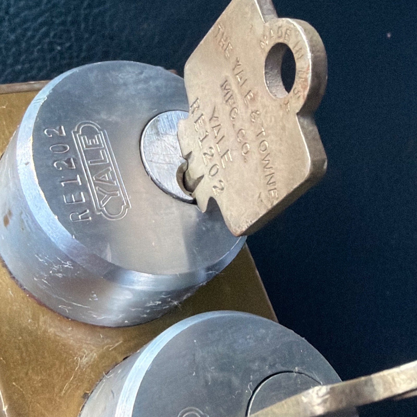 R&E Kirk Interlock KS-5767-L2 Yale RE1202 Trapped Key Lock w/ 2 Original Keys