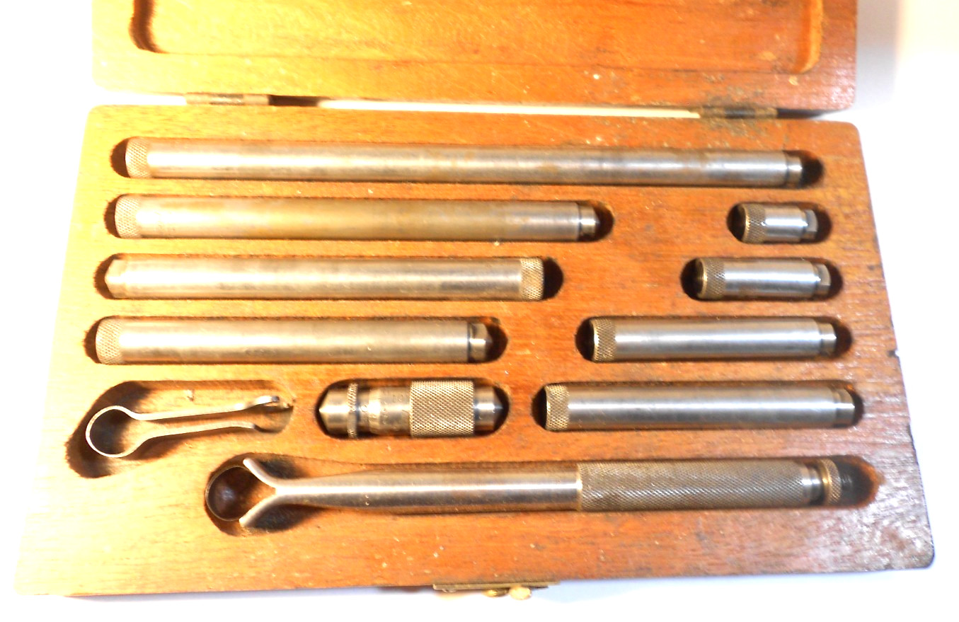 Lufkin Rule No. 680 Inside Micrometer Set & Wood Case USA E4