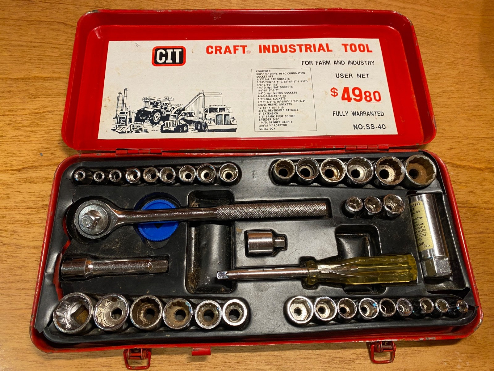 Vintage CIT 40-pc Ratchet/Socket Set, 1/4″ & 3/8″ Drive, 6/12, SAE, MM, Taiwan