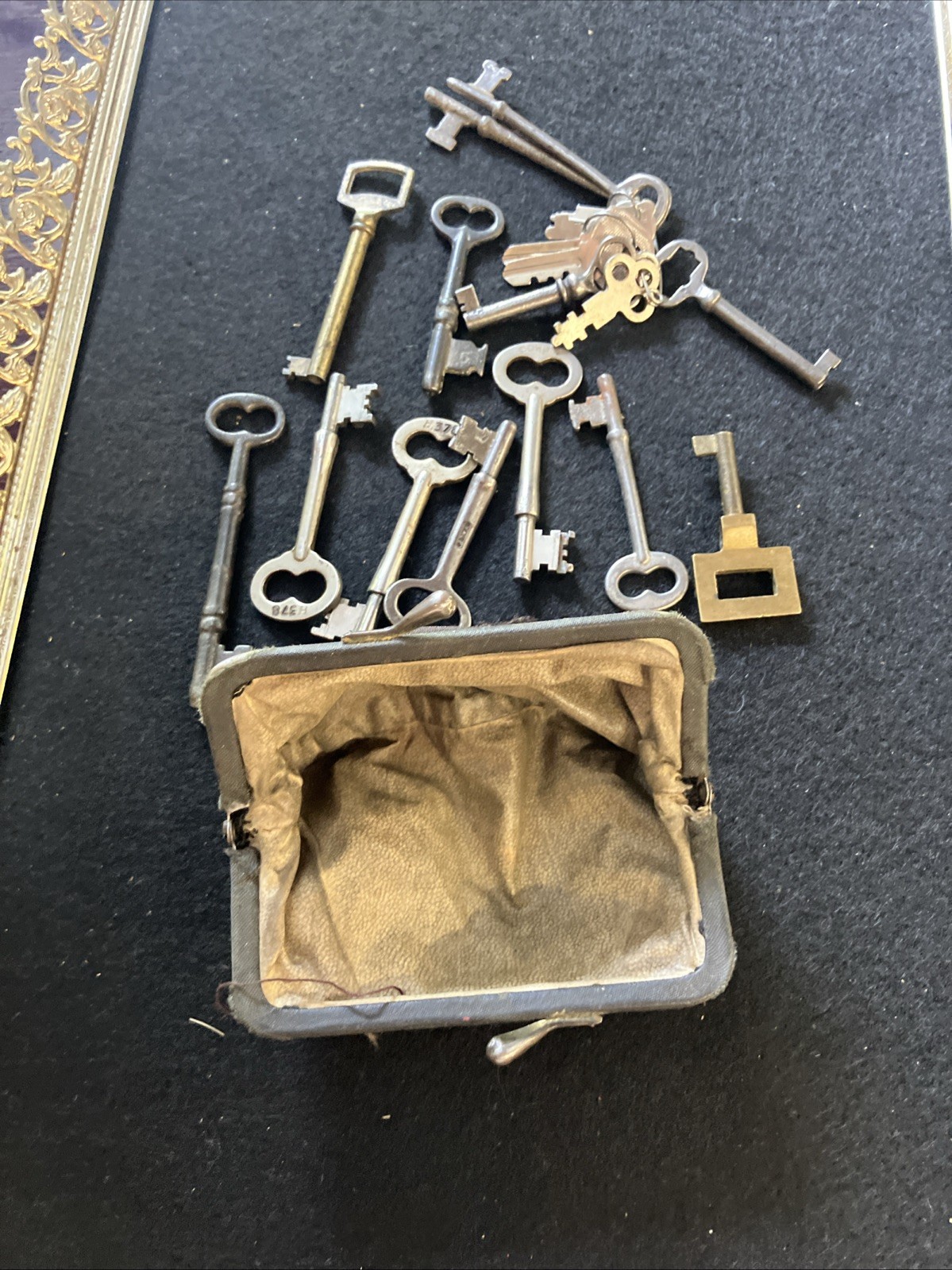 vintage antique skeleton keys lot B4