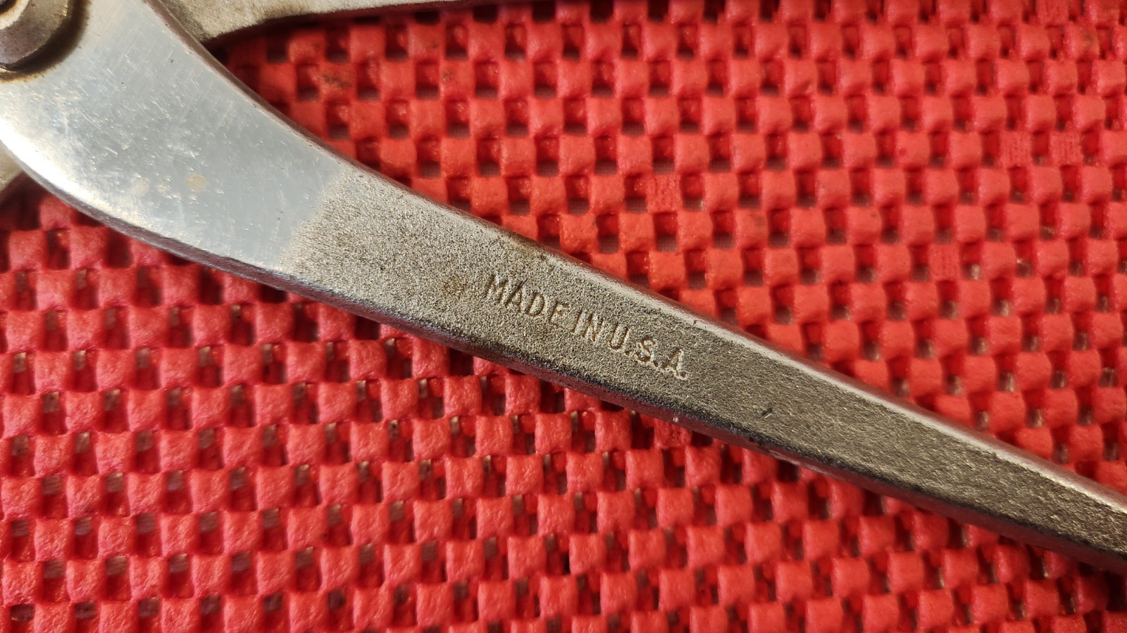 VINTAGE VLCHEK 7 POSITION TONGUE AND GROOVE PLIERS, 9 1/2″ LONG, MADE IN THE U.S
