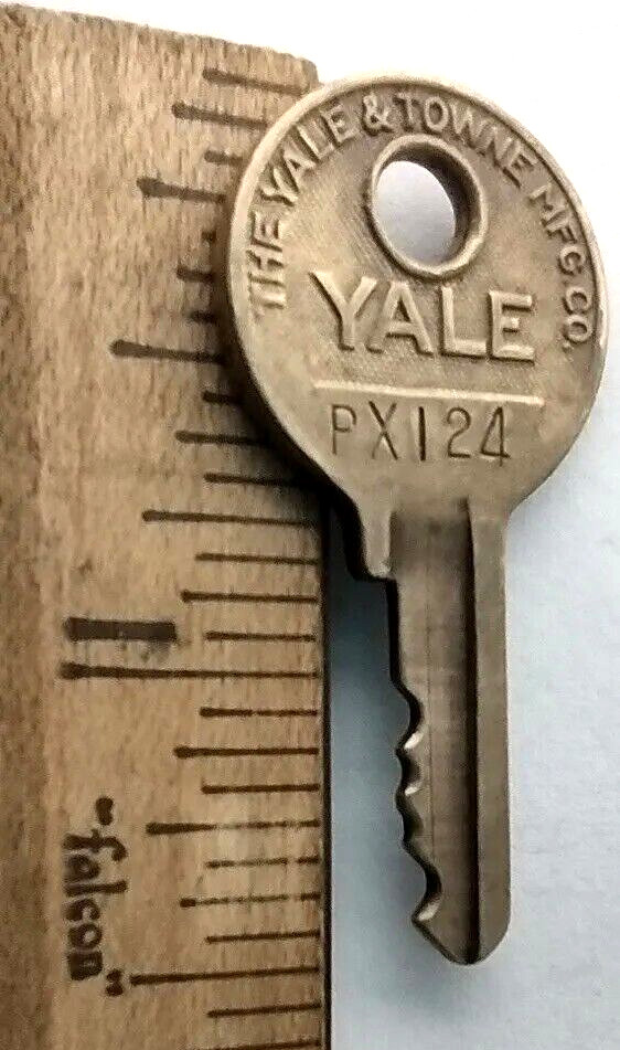 Vintage Key Yale & Towne PX124 Appx 1.5” Pad Lock Trunk Luggage Safe Suitcase