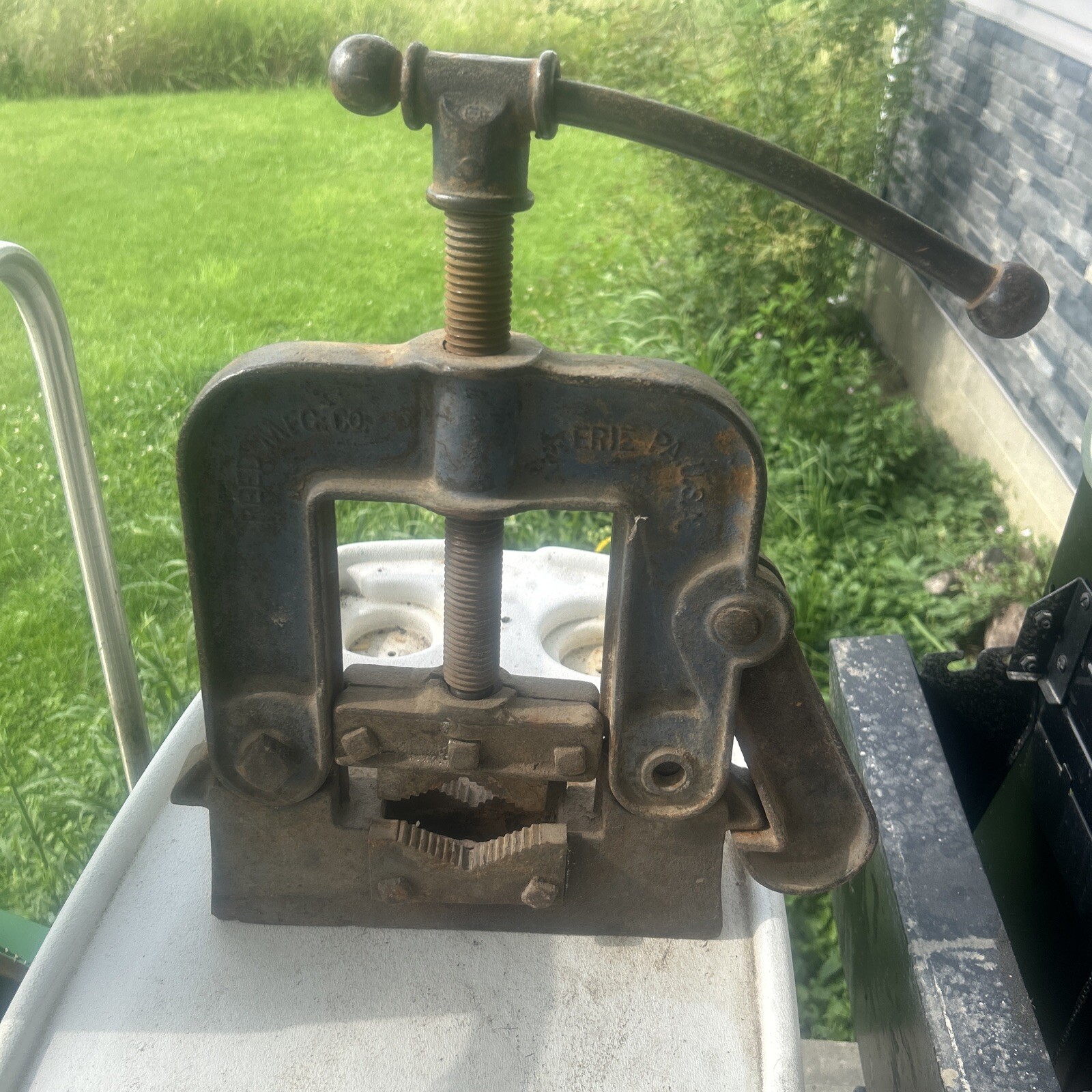 Reed Mfg. L1914 Erie Pa Co. No. 63 Pipe Clamp Bench Vise – Vintage – Red