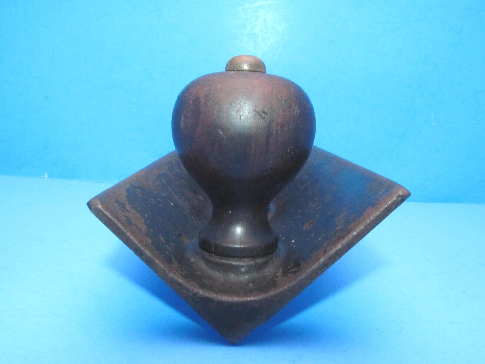 interesting core box plane 7-1/2″ long appears commercially made w/ 2 wood knobs