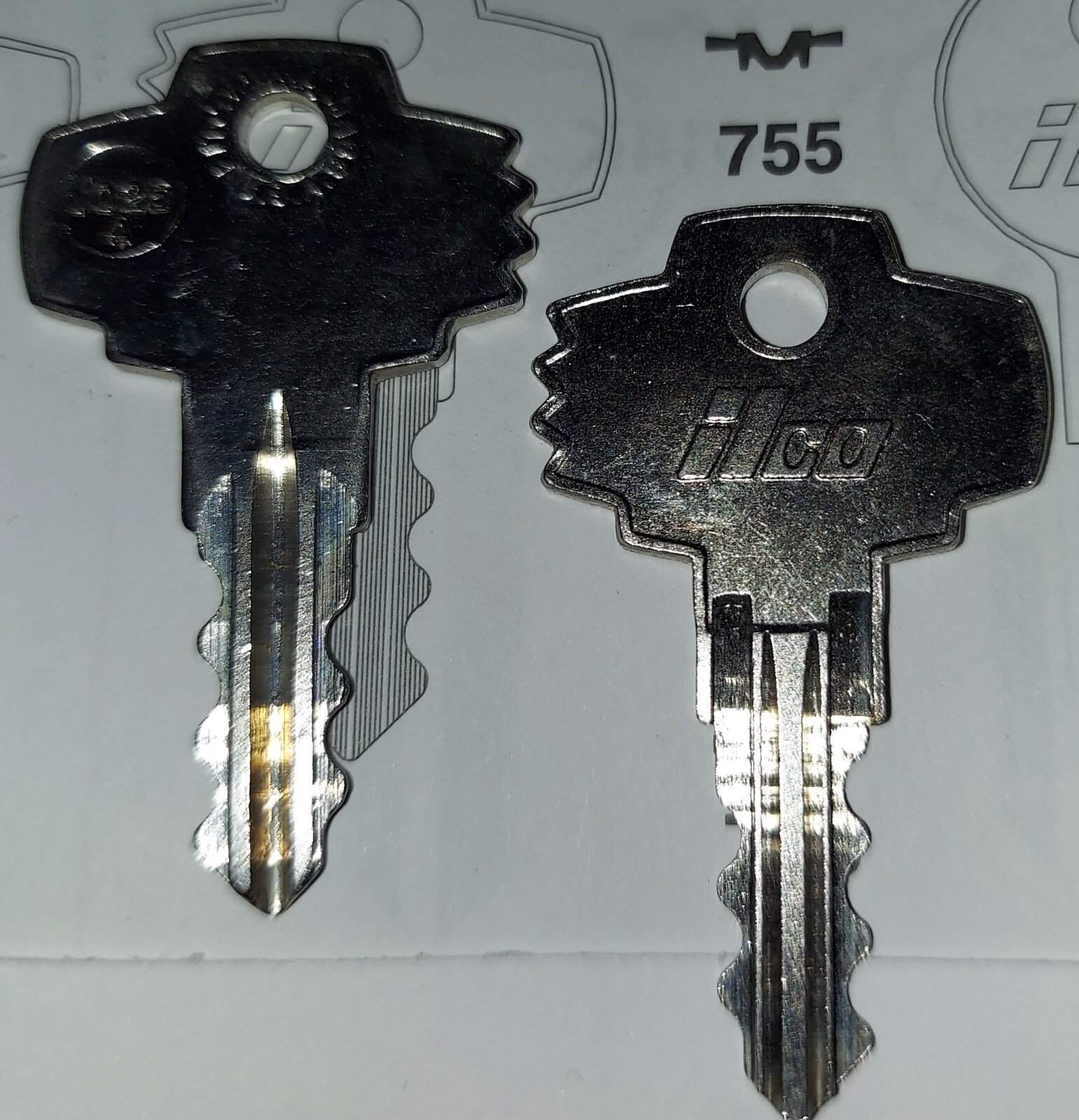 Arrow, Fort, Dominion, 1025A, 755, 755U, Silca AR1, AR225, Vintage Key Blank.