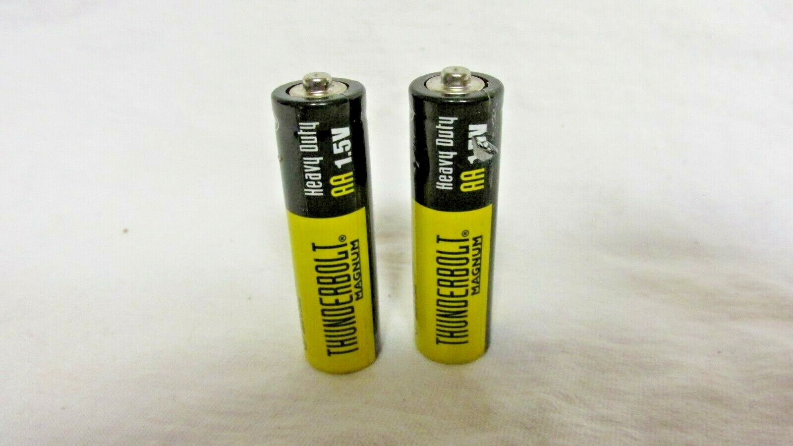 VINTAGE THUNDERBOLT MAGNUM AA BATTERIES