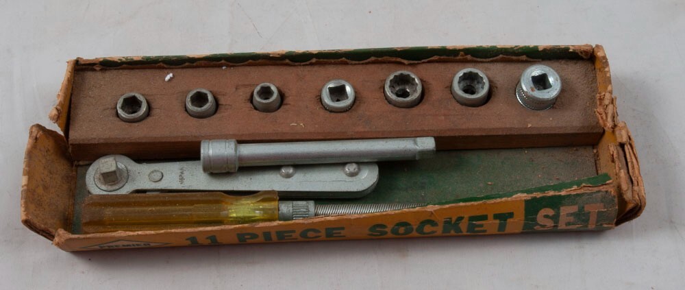 Vintage 11 Pc Premier Socket Set