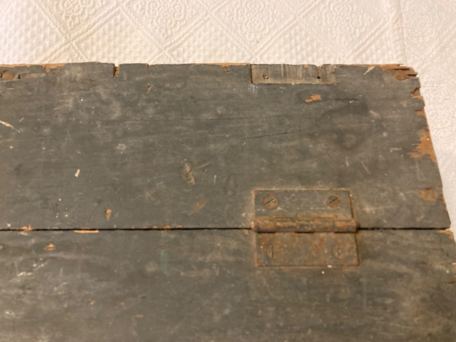 Vintage Handmade Weathered Paint Wooden Tool/Storage Box 19.5″ x 11.5″ x 6.5″