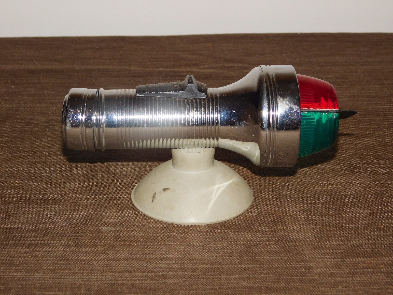 VINTAGE 7 ” LONG MADE IN USA SILVER RED & GREEN LENS SUCTION CUP FLASHLIGHT