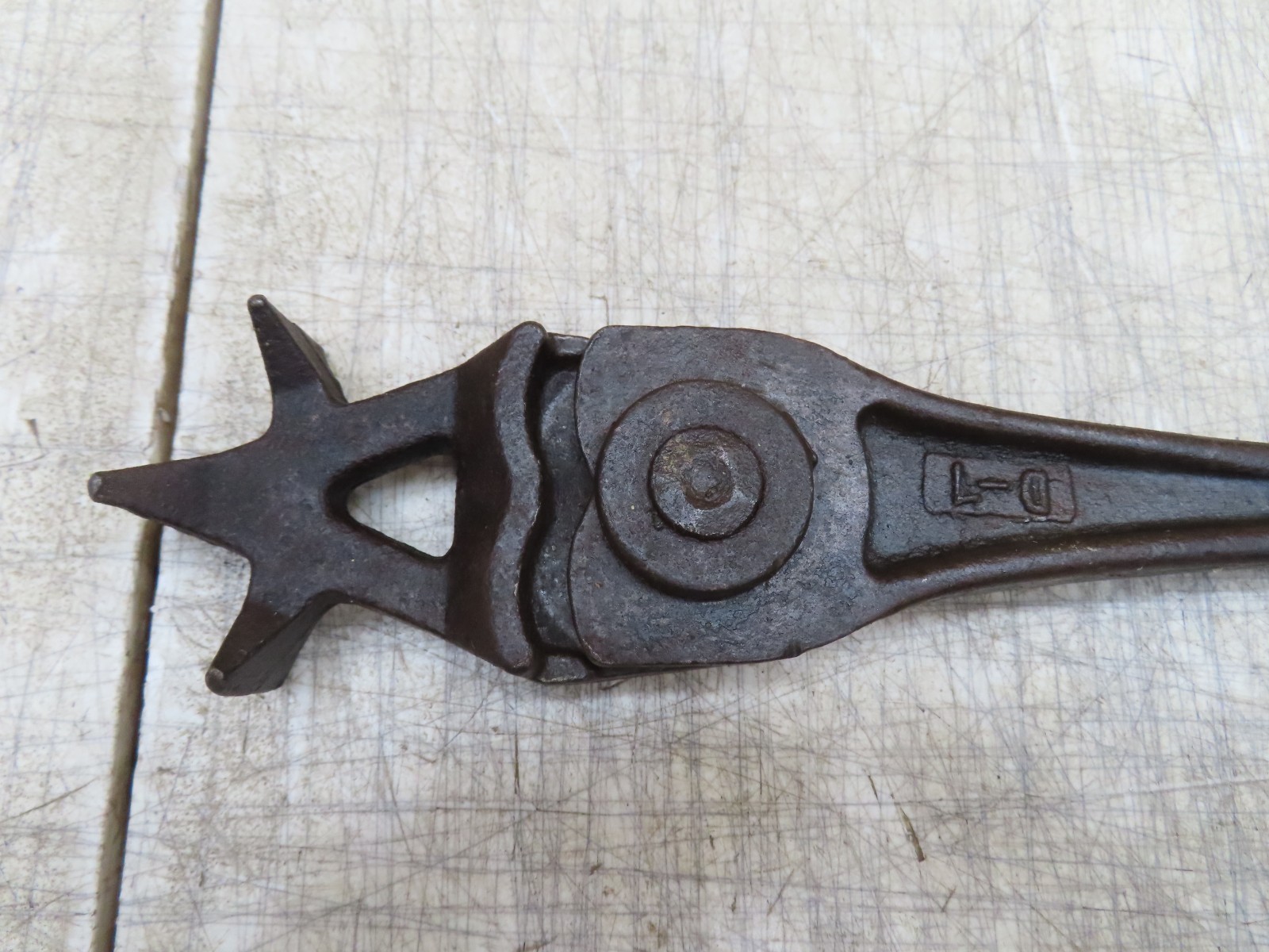 VTG ANTIQUE D8 L-D CATTLE FARM RANCH FENCE WIRE STRETCHER TOOL COUNTRY DECOR