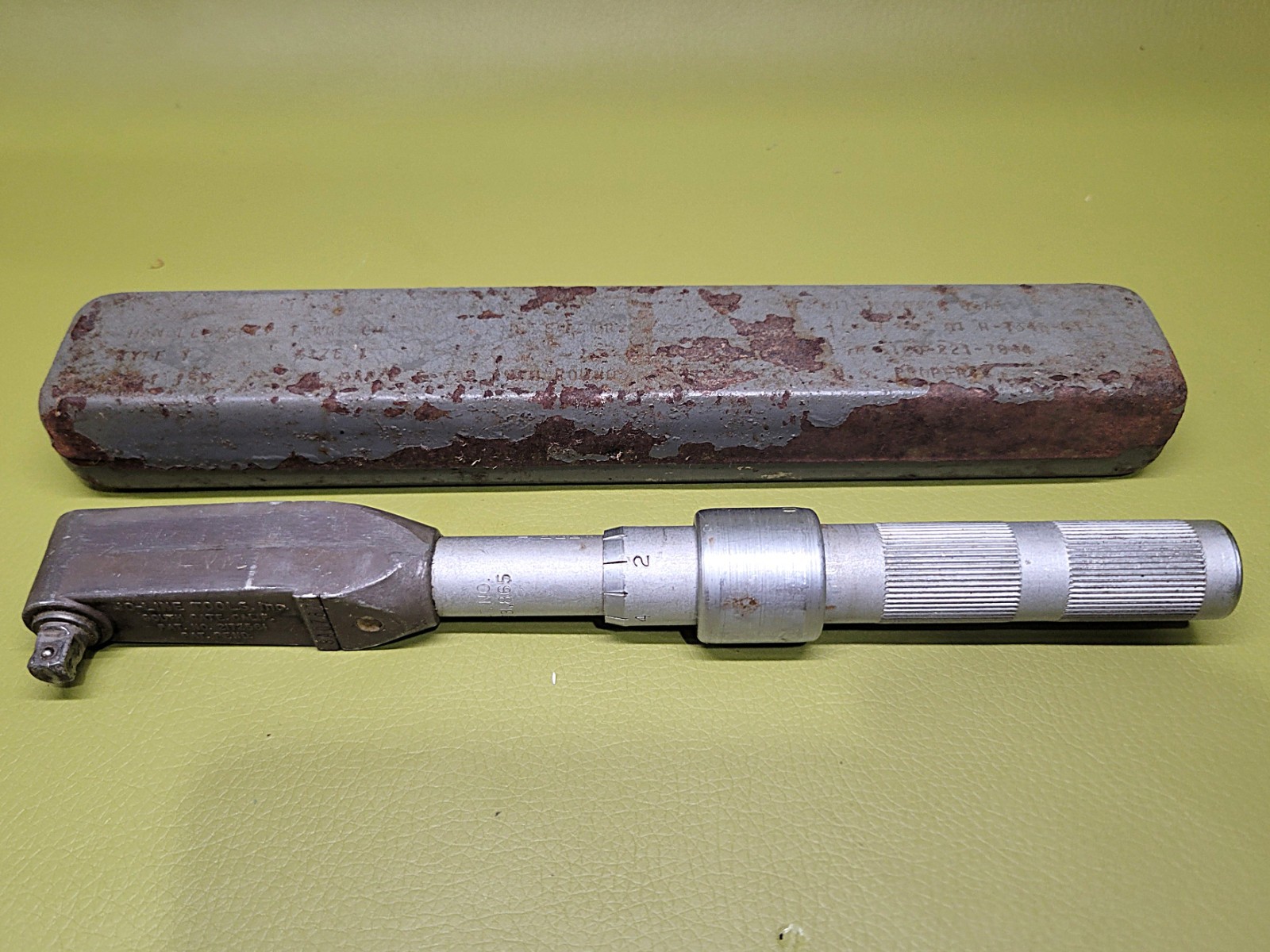 VINTAGE 1960s JO-LINE USAF 150 INCH POUND TORQUE WRENCH WITH METAL CASE