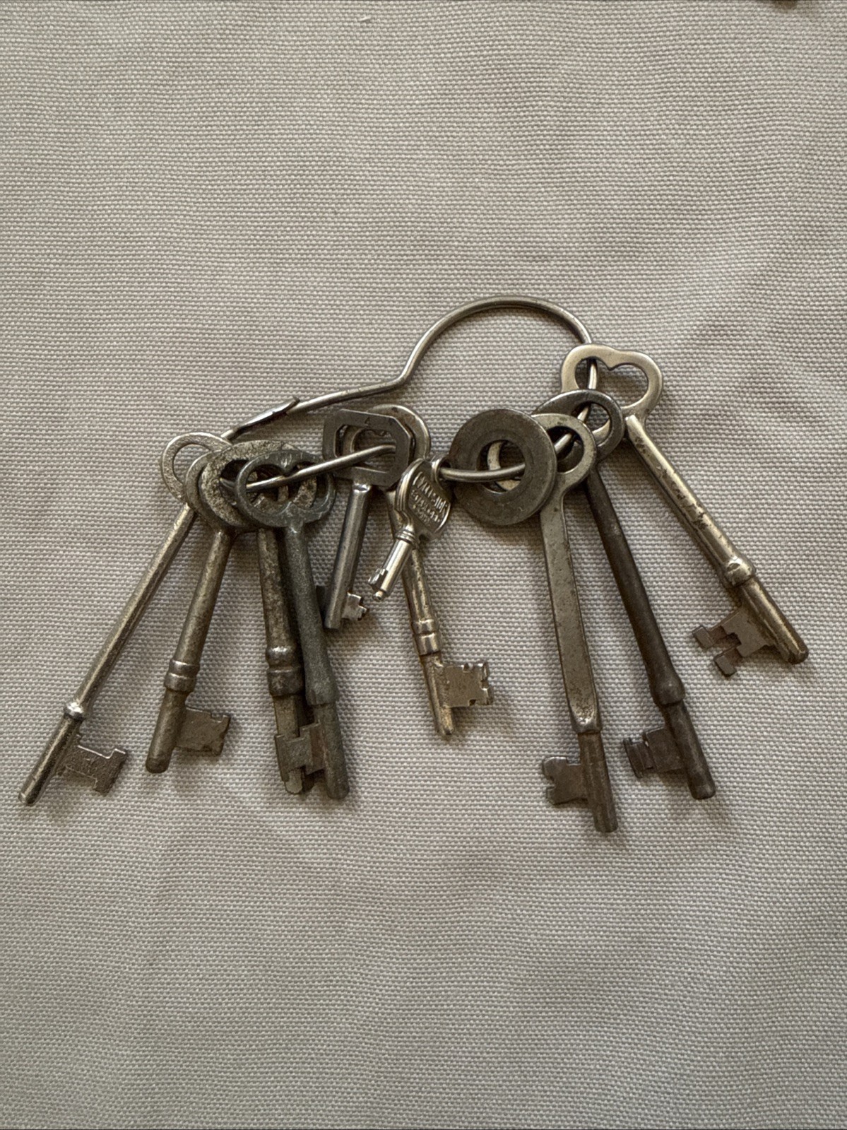Vintage Skeleton Keys and Other Keys Locks Mixed Styles Brass 100 Plus Piece Lot