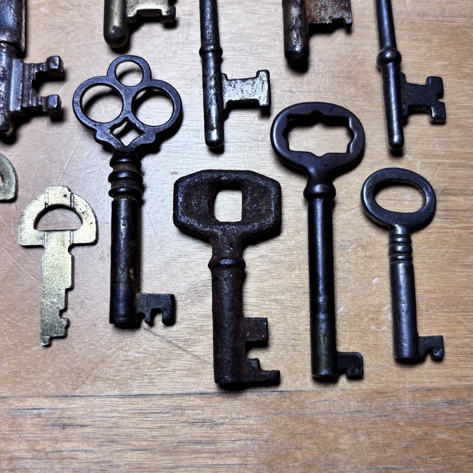 Lot of 14 Vintage Antique Skeleton Keys Yale Master Key Metal Variety