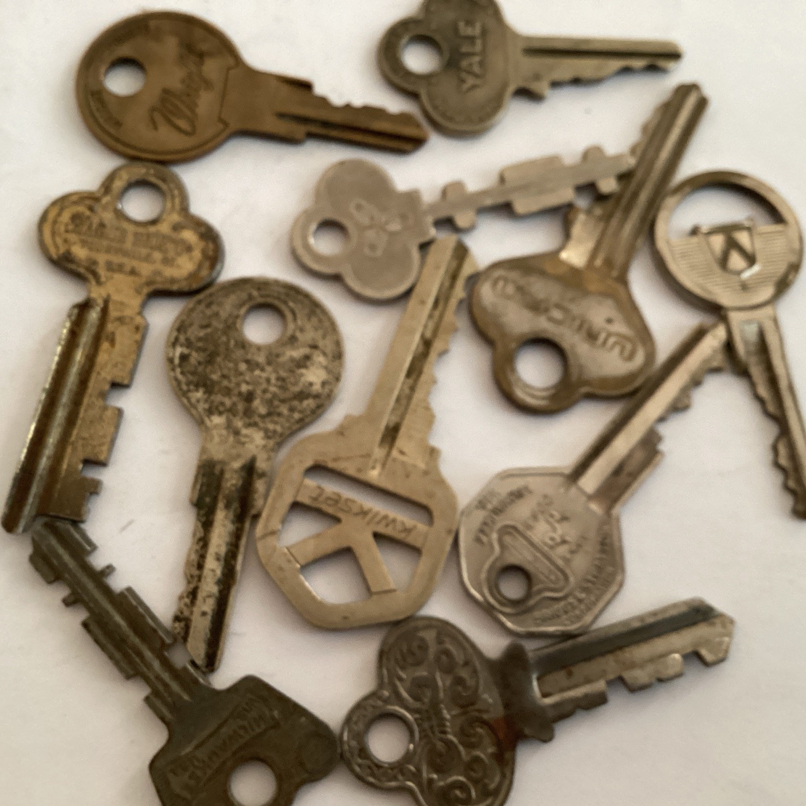 Great Lot of assorted small lock, car , luggage, briefcase, cabinet keys.