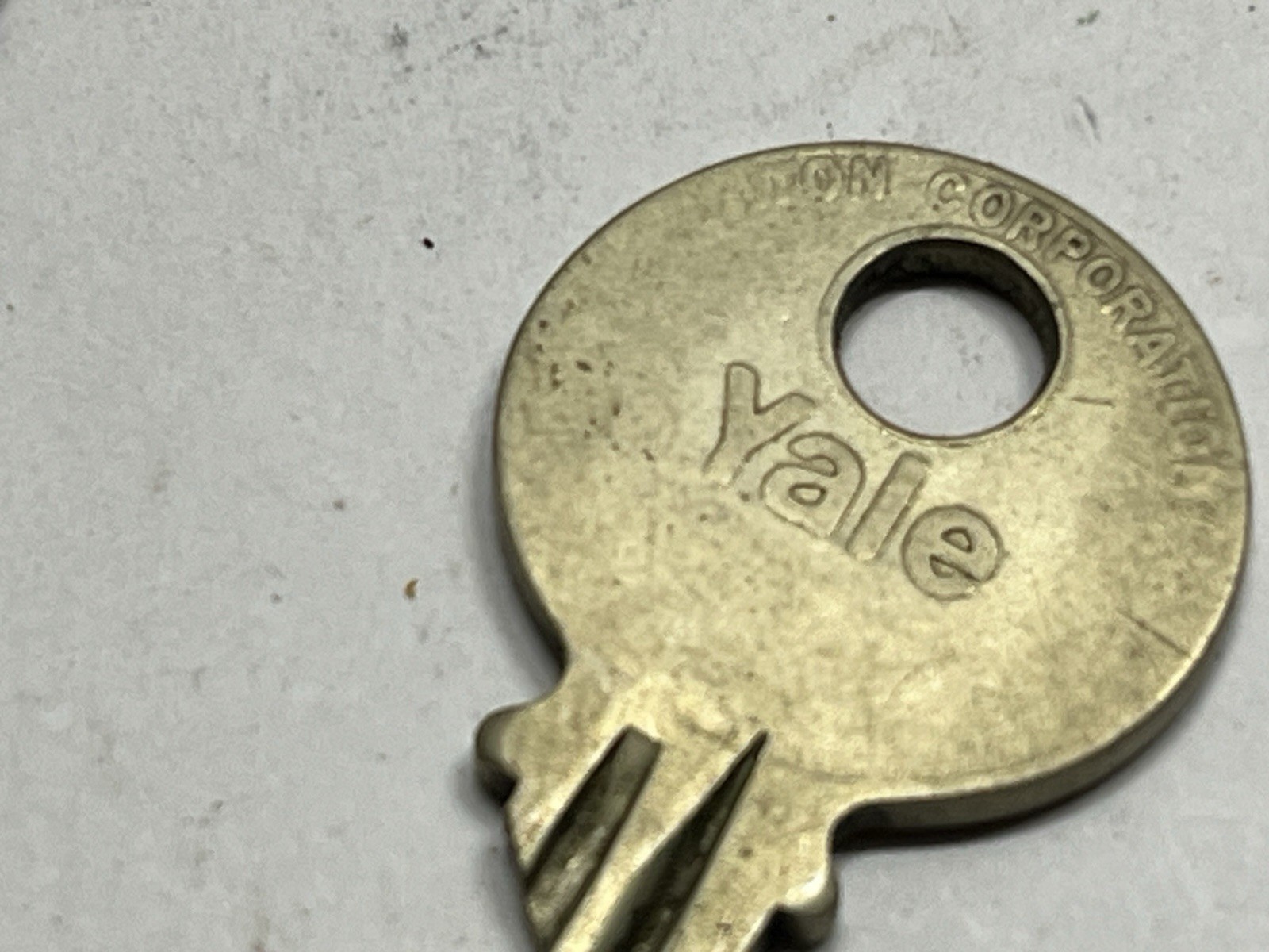 Lot (9) USED Vintage Original Pre-Cut Old Keys Weiser, Yale, Cole