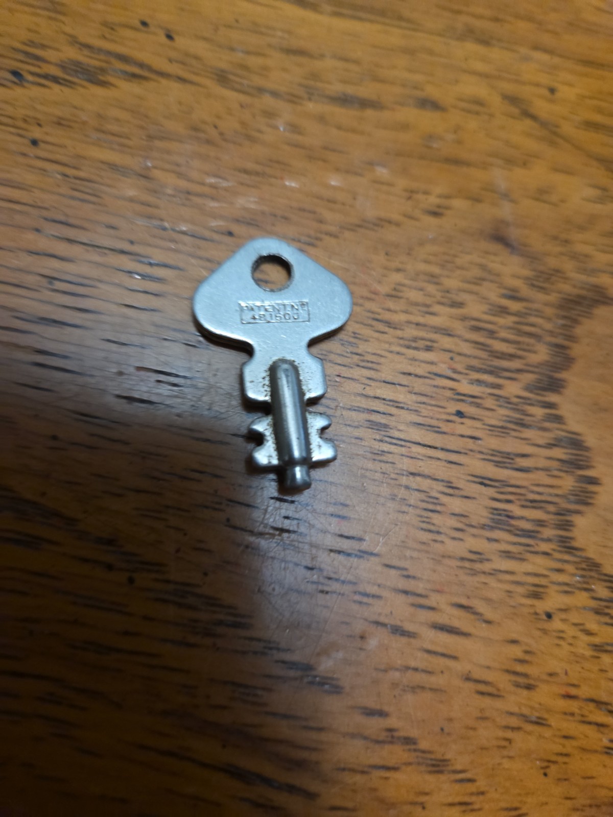 Exclusive For Miller 15 CHENEY LUGGAGE SUITCASE KEY Pat # 481600. 31mm RARE