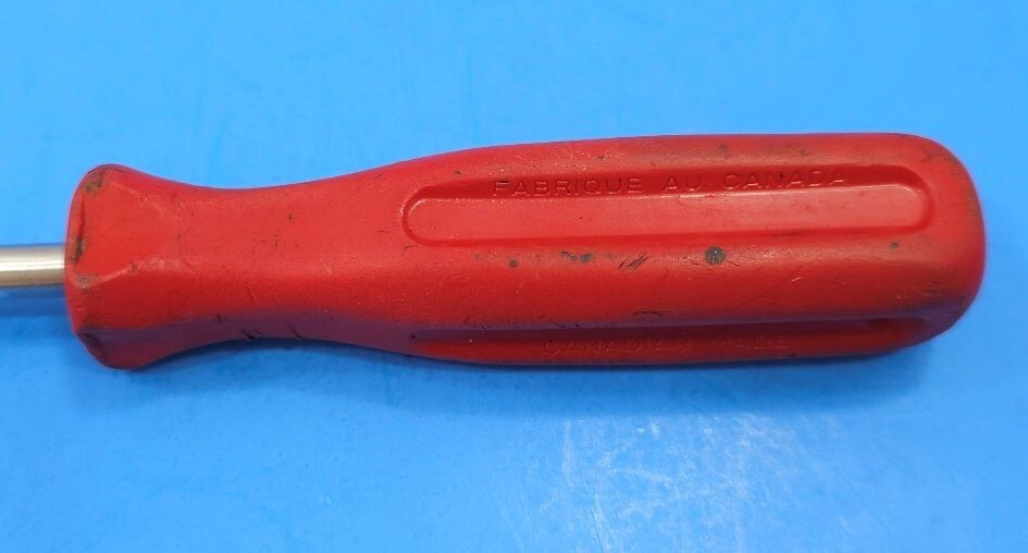 Used Canadian Made 1/8″ Robertson Screwdriver Red About 7-1/2″ Long